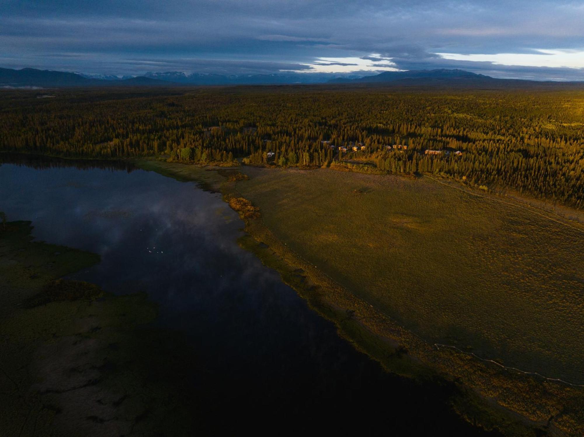 Red Cariboo Resort Anahim Lake Exterior photo
